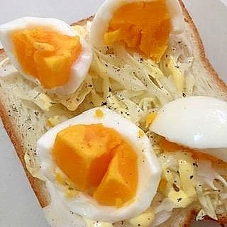 茹で卵ときゃべつのマヨトースト